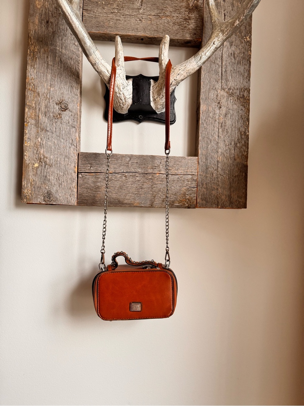 Vintage Women's Structured Leather Crossbody Bag in Cognac